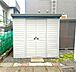 収納：裏庭に設置されている外部物置は、タイヤやアウトドア用品・園芸用品等の収納に重宝いたします。
