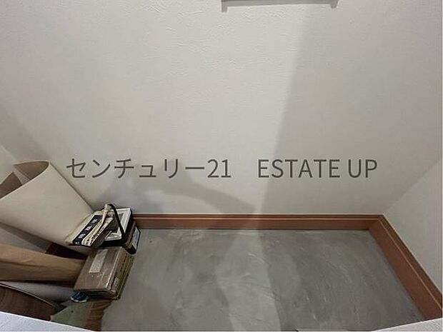 【玄関】 豊富な収納力のシューズスペース完備。