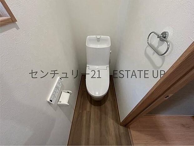 【トイレ】温水洗浄便座付きのトイレです。
