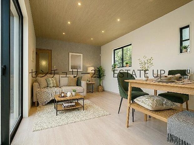 【リビング】大きな窓から明るい陽光が差し込み、ご家族皆様でゆったりとお過ごしいただけるリビングダイニングです。※ホームステージングしているイメージ図です。