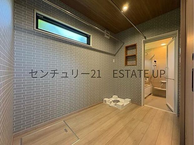 【洗面台・洗面所】ランドリールーム付きで雨の日も安心