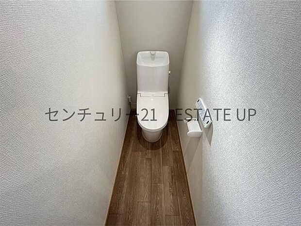 【トイレ】温水洗浄便座付きのトイレです。