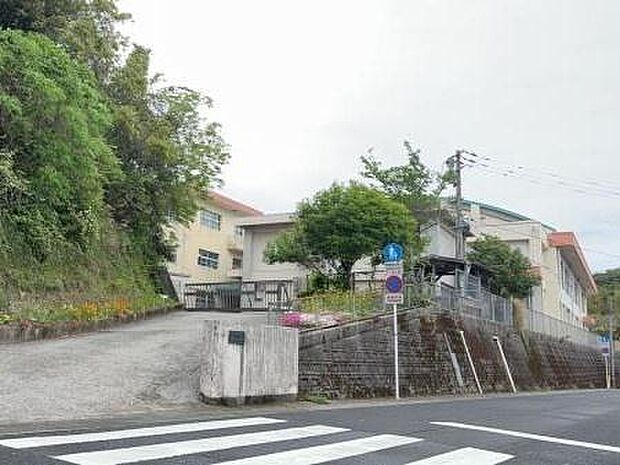 鹿児島市立大明丘小学校まで1419m、鹿児島市立大明丘小学校（校訓：心豊かで、つよく、かしこい子ども）