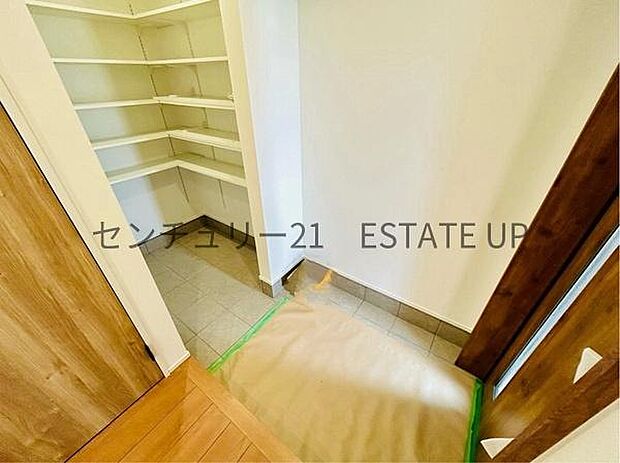 【玄関】シューズボックスもある玄関です。