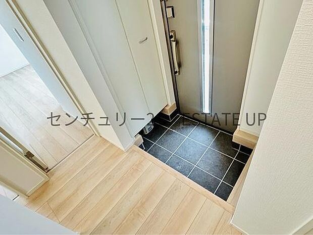 【玄関】シューズボックスもある玄関です。