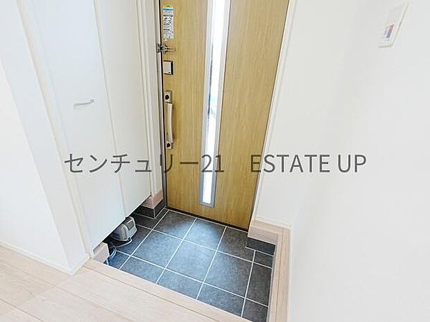 【玄関】シューズボックスもある玄関です。