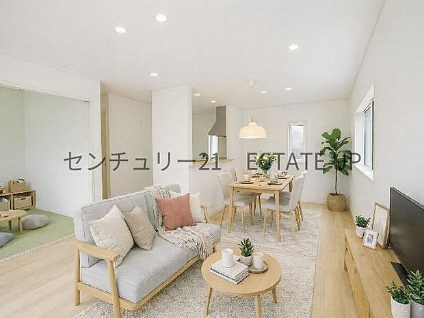 【リビング】広々としたリビング空間で、家族団らんや来客時にもゆったり過ごせる心地よい空間。※ホームステージングしているイメージ図です。