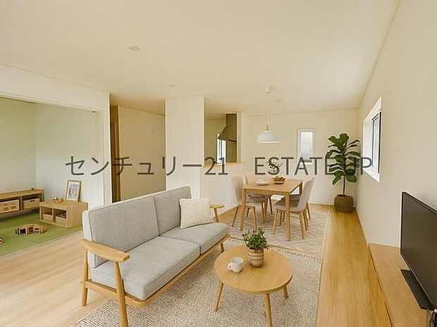 【リビング】広々としたリビング空間で、家族団らんや来客時にもゆったり過ごせる心地よい空間。※ホームステージングしているイメージ図です。