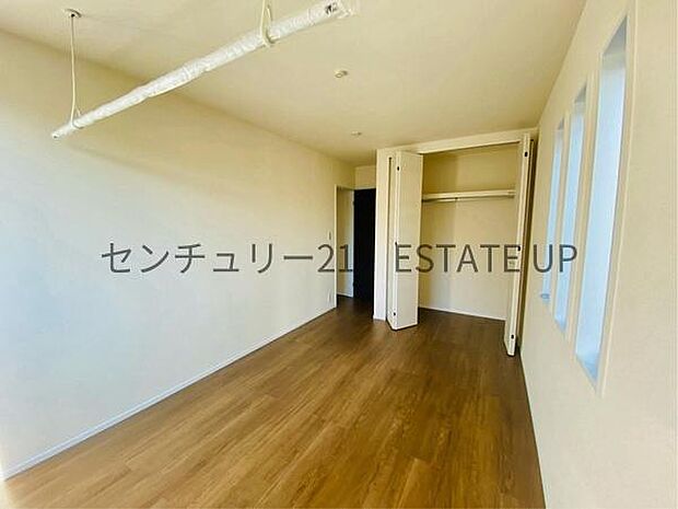 【洋室】収納もあるのでライフスタイルに合わせて、多目的にお使いいただけます。