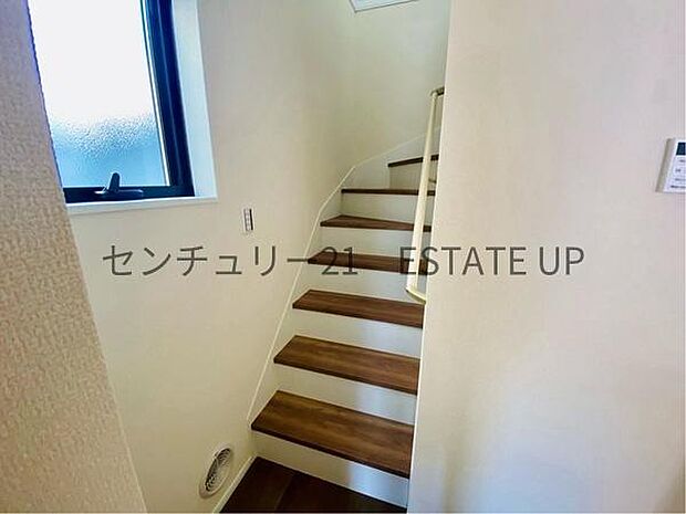 【階段】リビング階段なので家族のコミュニケーションが増えますね。