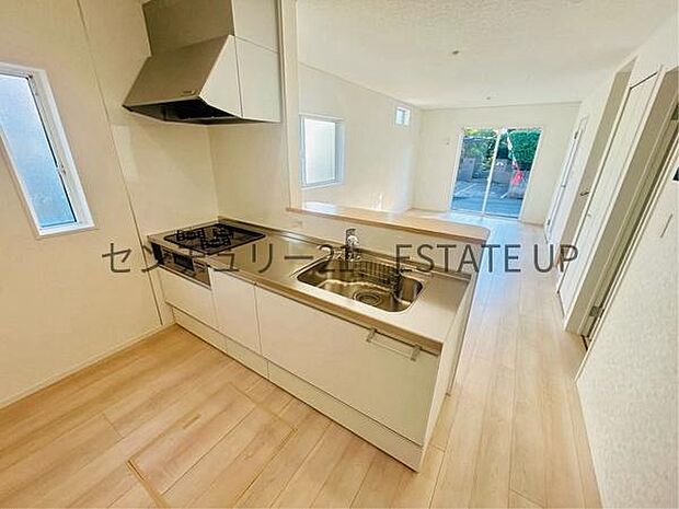 【キッチン】解放感に優れているオープンキッチン