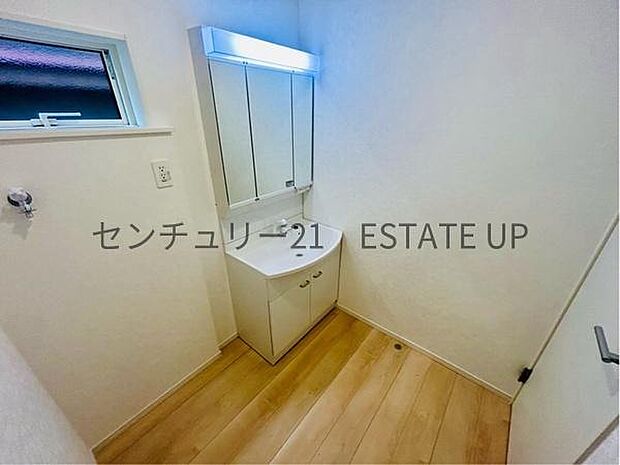 【洗面台・洗面所】スペースの広い洗面所が特徴