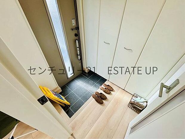 【玄関】シューズボックスもある玄関です。