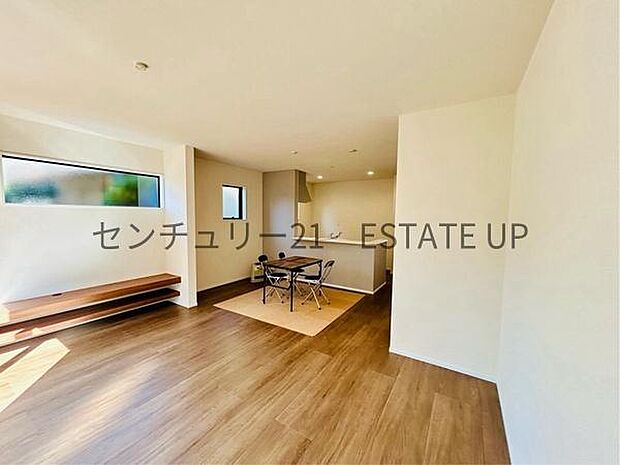 【リビング】リビングでご家族・来訪者、皆様でゆったりとお過ごしいただけます。