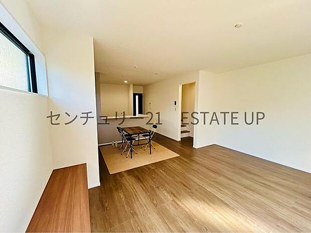 【リビング】お好きなインテリアなどを飾って、ご家族で安らげる癒しの空間をお作りいただけます。