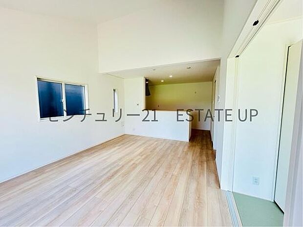 【リビング】お好きなインテリアなどを飾って、ご家族で安らげる癒しの空間をお作りいただけます。