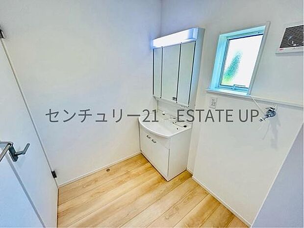 【洗面台・洗面所】スペースの広い洗面所が特徴