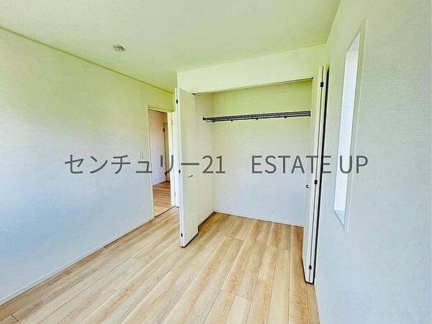 【洋室】クローゼットもあるのでライフスタイルに合わせて、多目的にお使いいただけます。