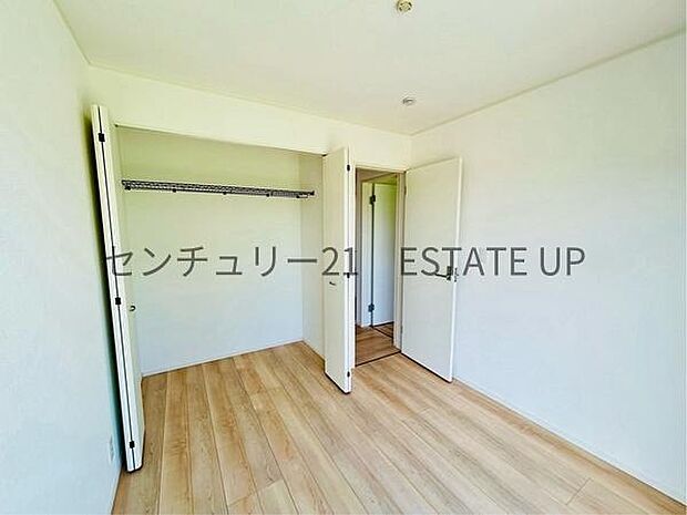 【洋室】収納もあるのでライフスタイルに合わせて、多目的にお使いいただけます。