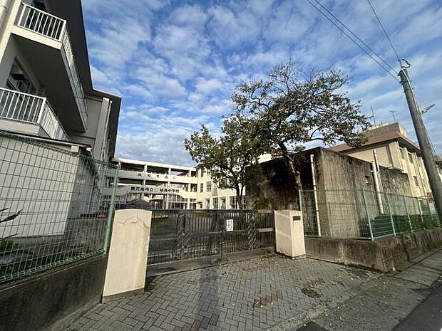 鹿児島市立城西中学校まで673m、城西中学校は、校訓「枯れても落ちぬ頑張り」です。