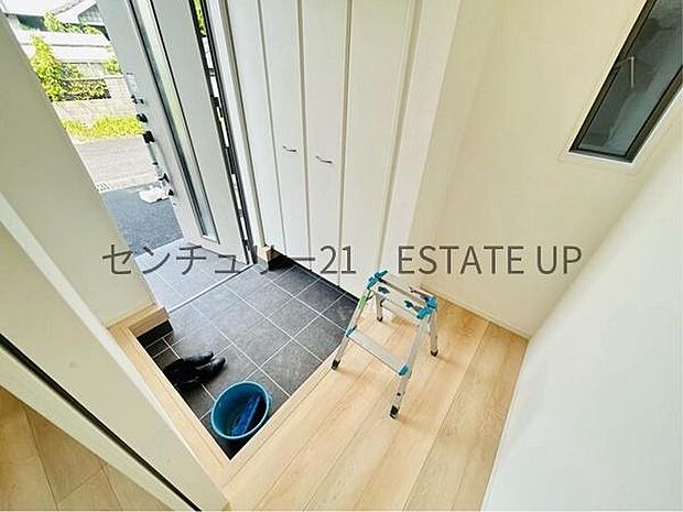 【玄関】シューズボックスもある玄関です。