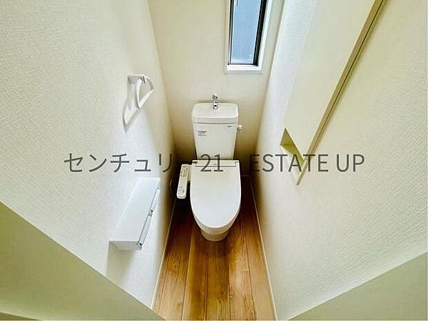 【トイレ】各階にトイレが付いているので、忙しい朝の時間帯にも安心。