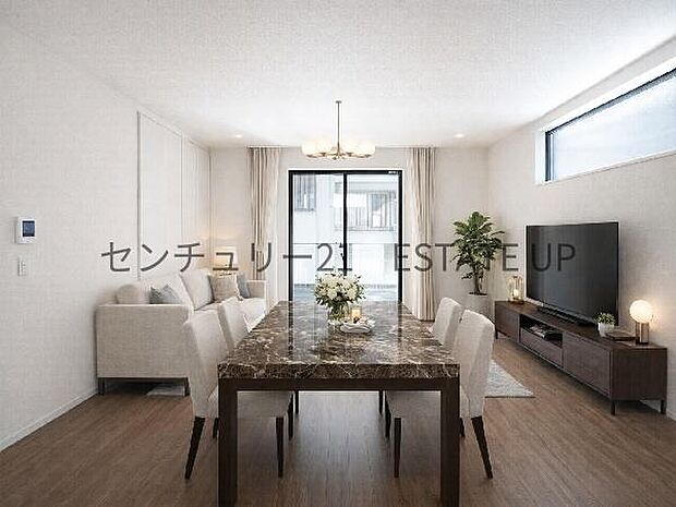 【リビング】広々としたリビング空間で、家族団らんや来客時にもゆったり過ごせる心地よい空間。※ホームステージングしているイメージ図です。