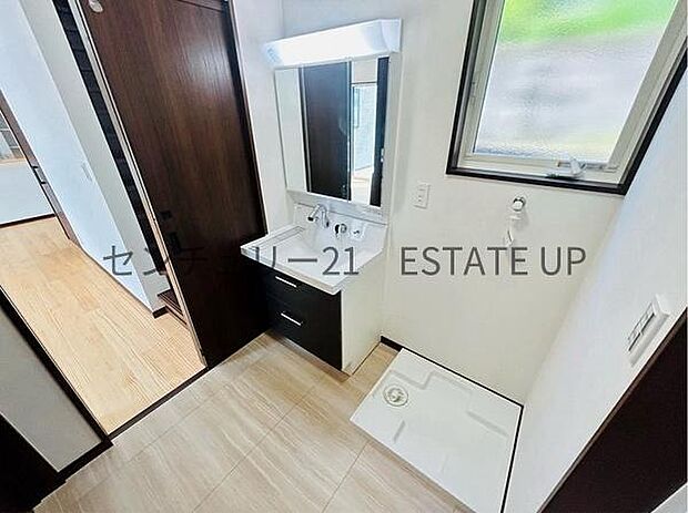 【洗面台・洗面所】スペースの広い洗面所が特徴