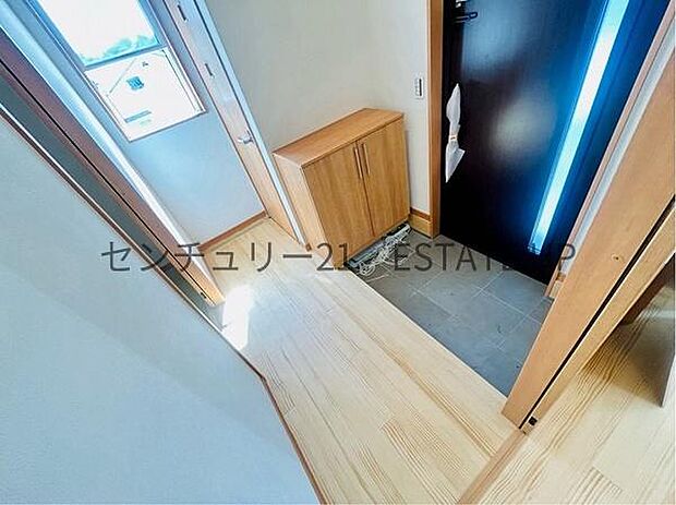 【玄関】シューズボックスもある玄関です。