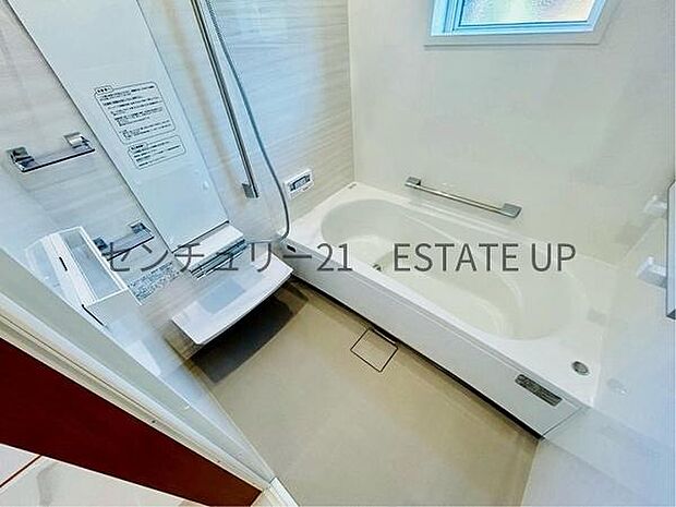 【バス】1日の疲れを癒してくれる広々としたバスルーム。