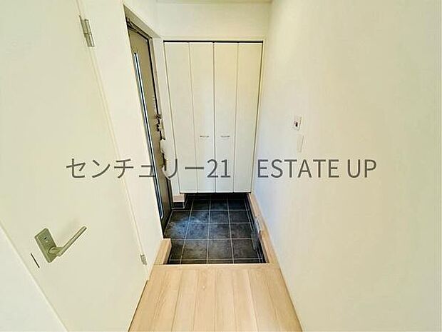 【玄関】シューズボックスもある玄関です。