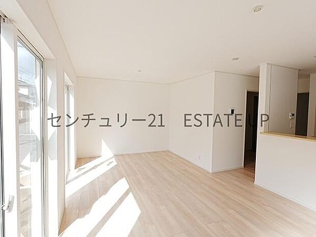 【リビング】お好きなインテリアなどを飾って、ご家族で安らげる癒しの空間をお作りいただけます。