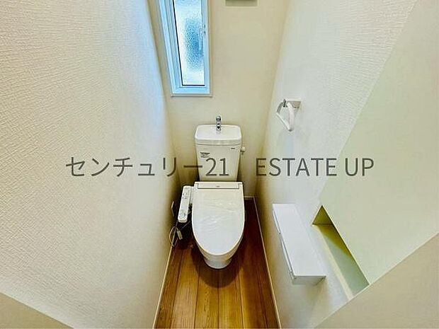 【トイレ】温水洗浄便座付きのトイレです。