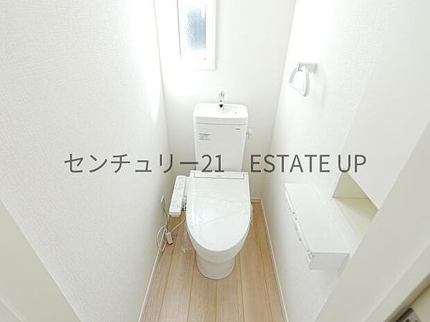 【トイレ】各階にトイレが付いているので、忙しい朝の時間帯にも安心。