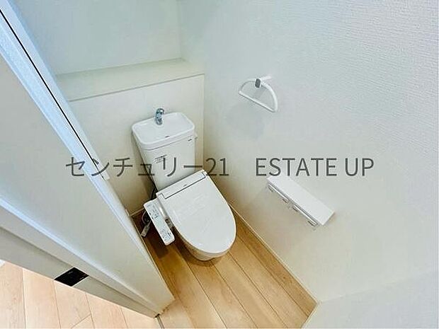 【トイレ】各階にトイレが付いているので、忙しい朝の時間帯にも安心。
