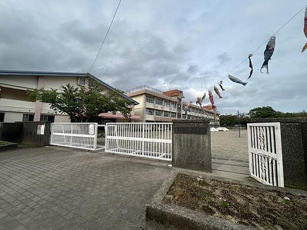 鹿児島市立花野小学校まで1526m、「なかよく・かしこく・たくましく」を育む花野小学校。
