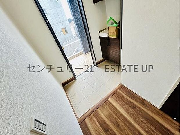 【玄関】シューズボックスもある玄関です。