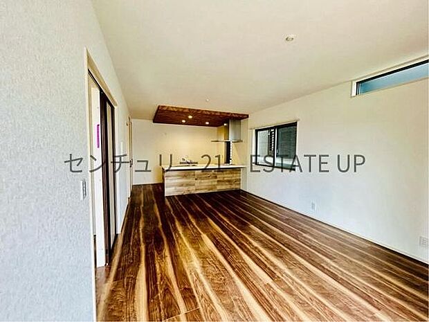 【リビング】お好きなインテリアなどを飾って、ご家族で安らげる癒しの空間をお作りいただけます。