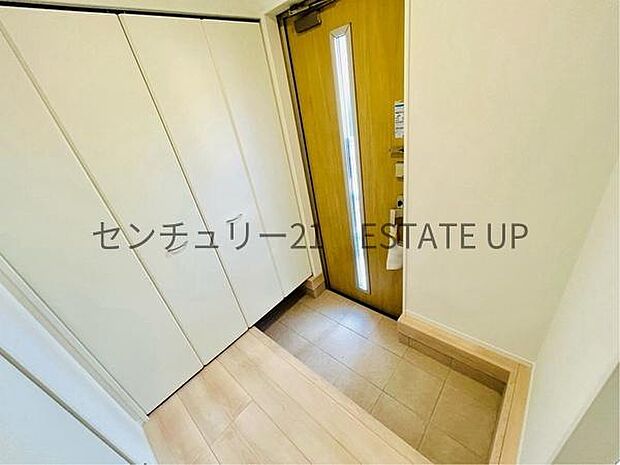 【玄関】シューズボックスもある玄関です。