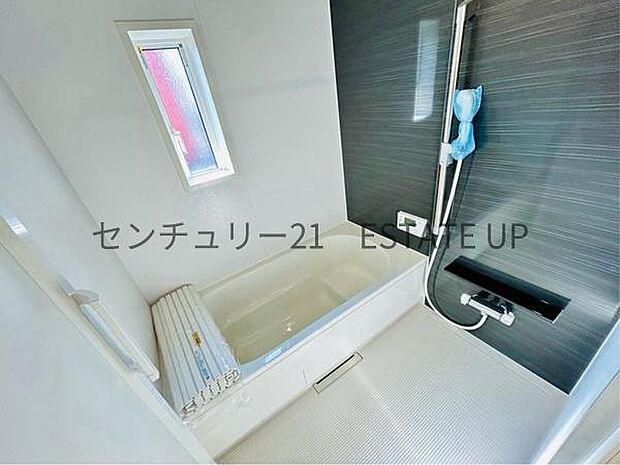 【バス】1日の疲れを癒してくれる広々としたバスルーム。