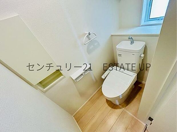 【トイレ】温水洗浄便座付きのトイレです。