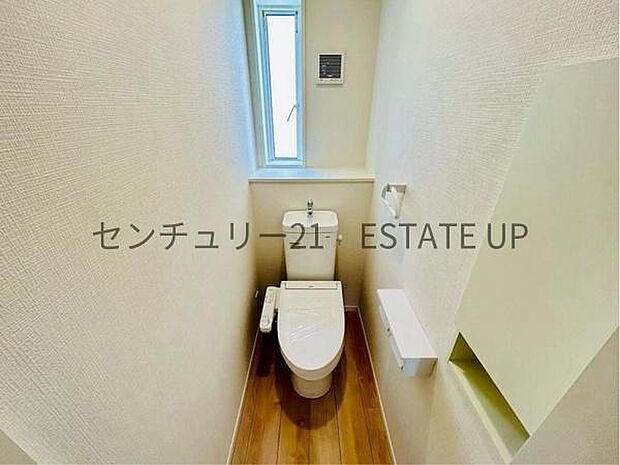 【トイレ】各階にトイレが付いているので、忙しい朝の時間帯にも安心。