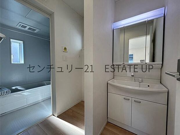 【洗面台・洗面所】スペースの広い洗面所が特徴
