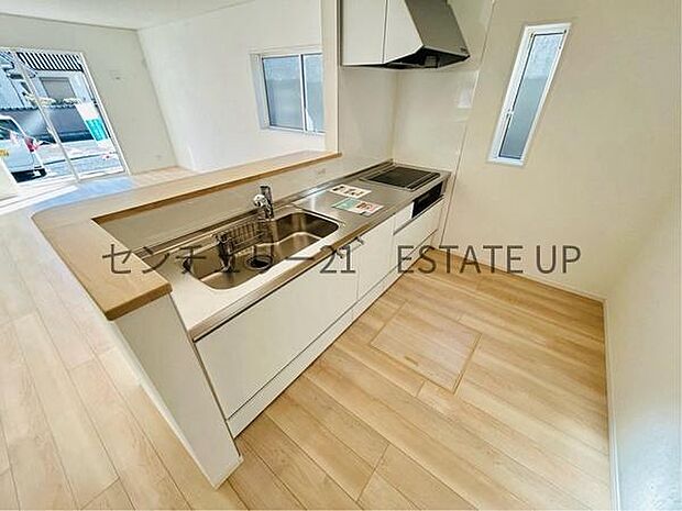 【キッチン】解放感に優れているオープンキッチン