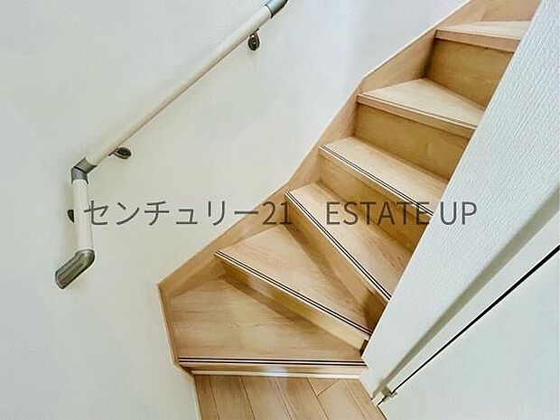 【階段】リビング階段なので家族のコミュニケーションが増えますね。