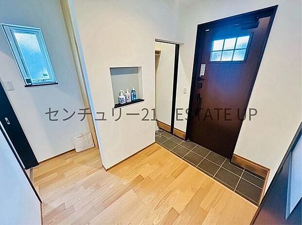 【玄関】広々とした玄関です。