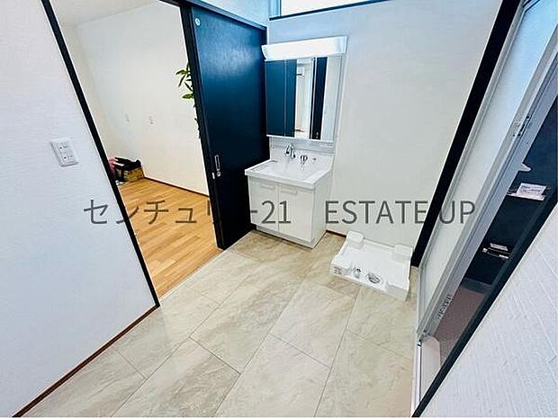 【洗面台・洗面所】スペースの広い洗面所が特徴