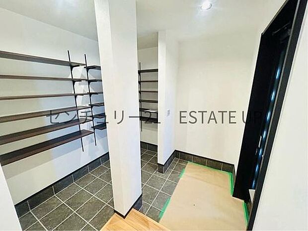 【玄関】広々とした玄関です。