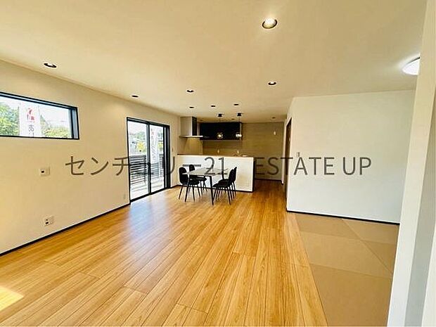 【リビング】お好きなインテリアなどを飾って、ご家族で安らげる癒しの空間をお作りいただけます。