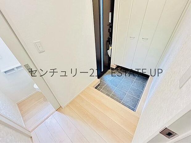 【玄関】シューズボックスもある玄関です。